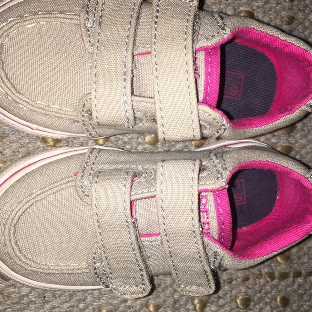 Little girls sperry shoes- size 5 - Picture 3 of 3